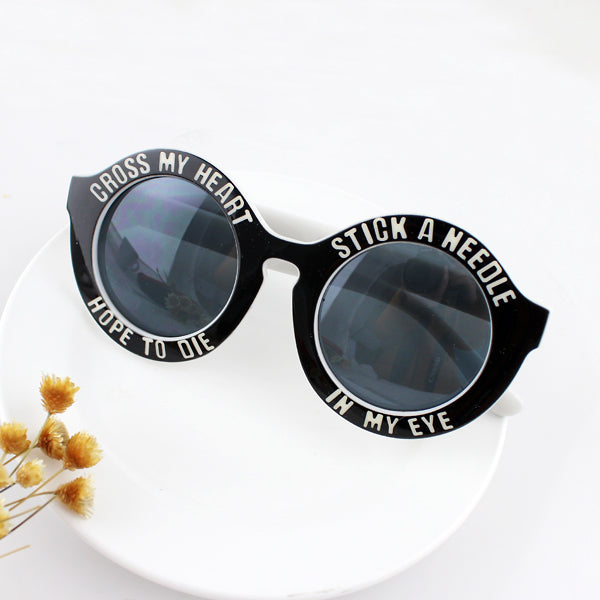 Stylish Black Sunglasses with Letter Print Fashionable Eyewear with Case