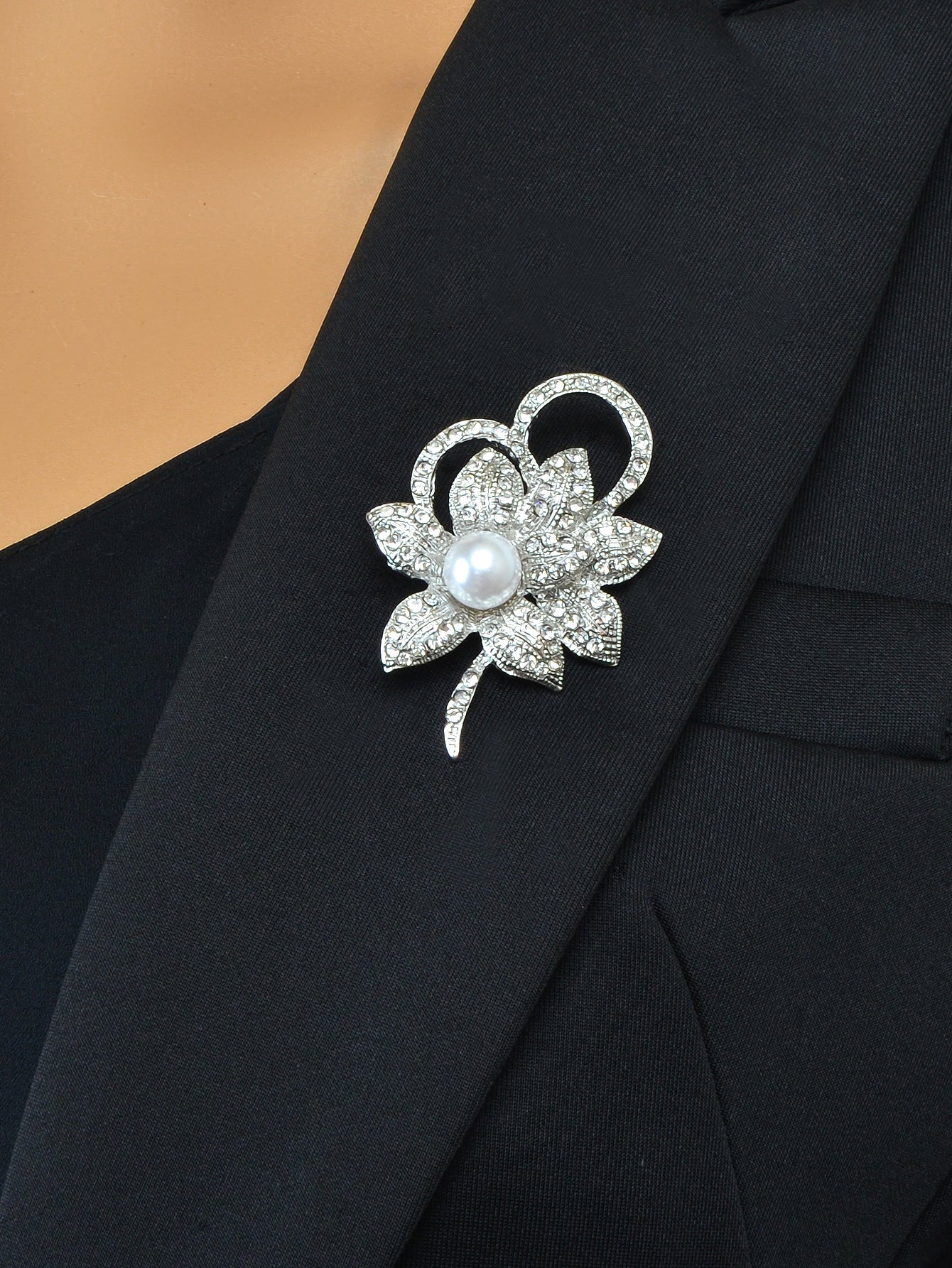 Luxurious Women Rhinestone Pearl Decor Silver Flower Bouquet Brooch Shawl Pin