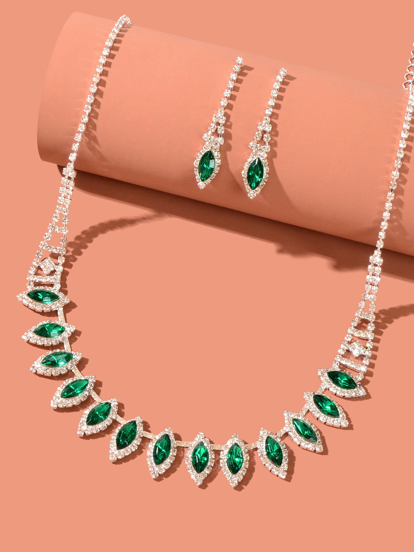 Luxurious Jewellery Set Green Imitation Gemstone Collar Necklace Dangle Earrings