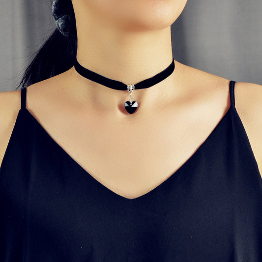 Gothic Style Black Velvet Choker Heart Charm Necklace Punk Halloween Accessories