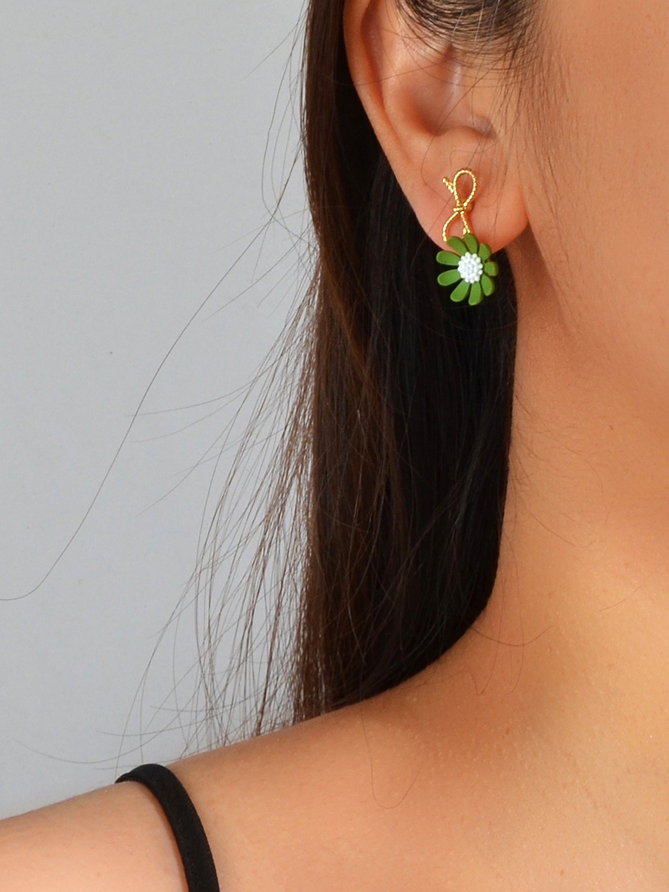 Dainty Gift Women Bow White Green Flower Asymmetric Hypoallergenic Stud Earrings