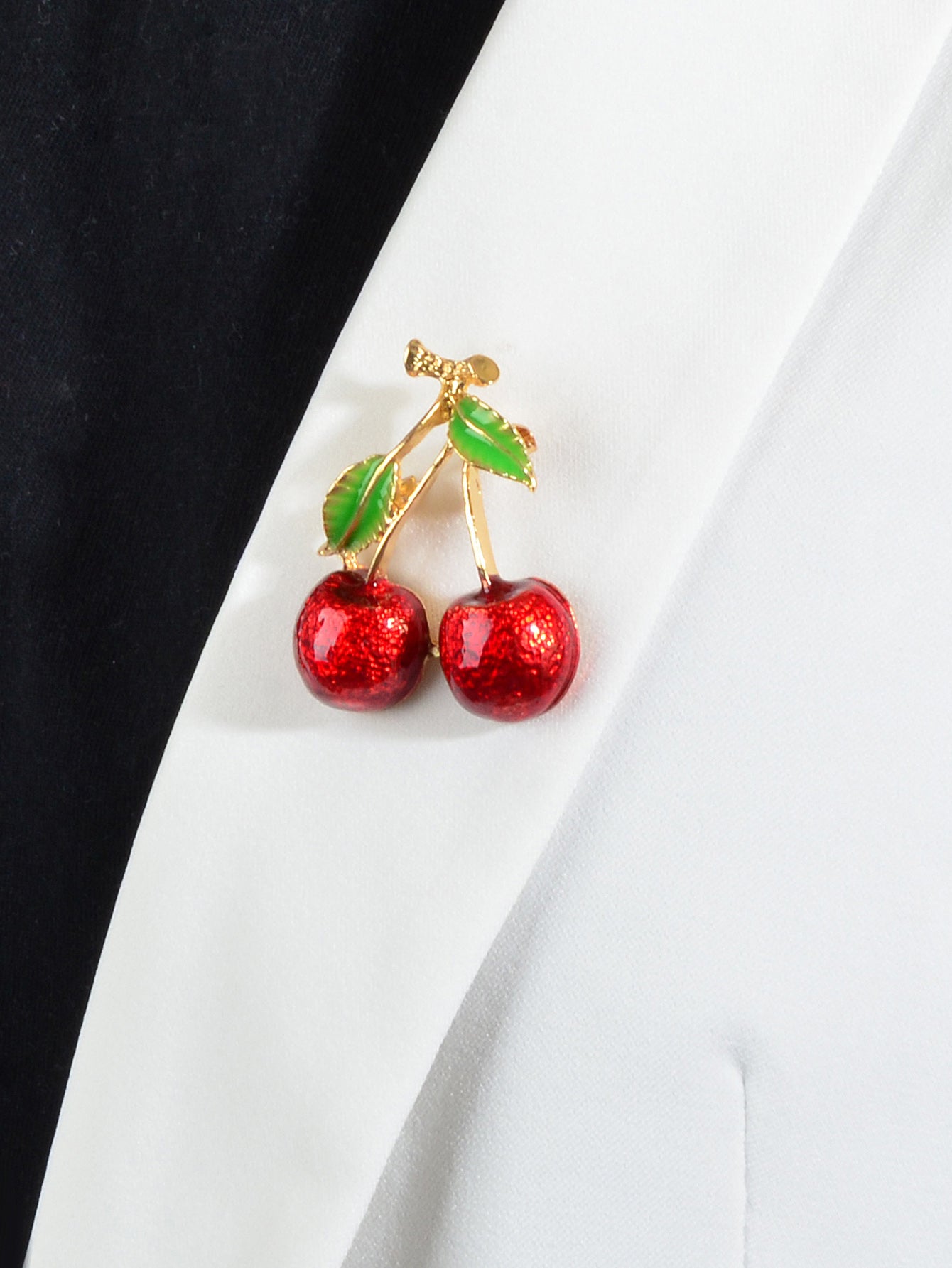 Attractive Red Enamel Twin Cherries Brooch Pin Fruit Jewelry Clothing Acccessory